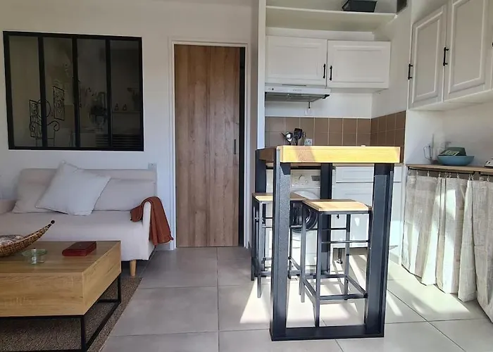 2 Personnes A La Marina Avec Superbe Vue - Terrasse Et Parking Prive Daire *